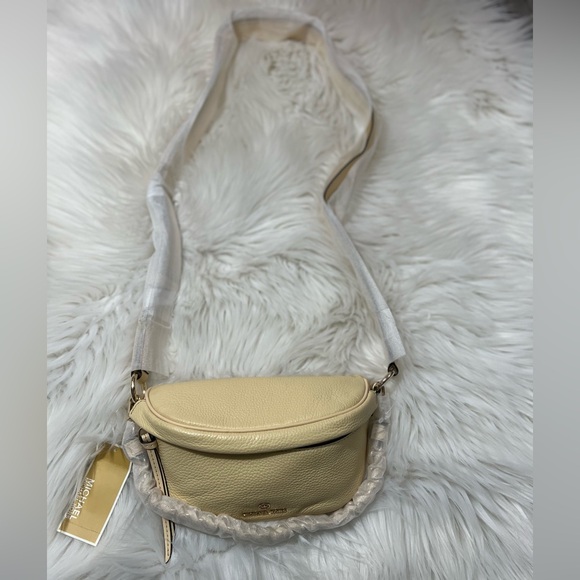 Michael Kors Cream Leather Crossbody Bag ✨brand new✨ only color cream - Picture 1 of 14